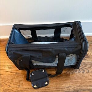 Pet Carrier by Amazon Basics Brand - Black
